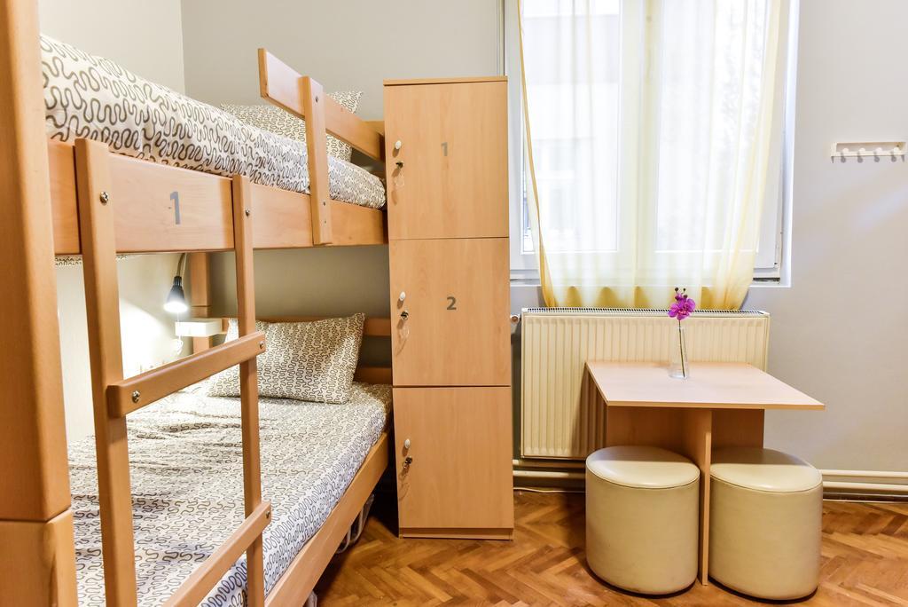 Get Inn Skopje Hostel ภายนอก รูปภาพ
