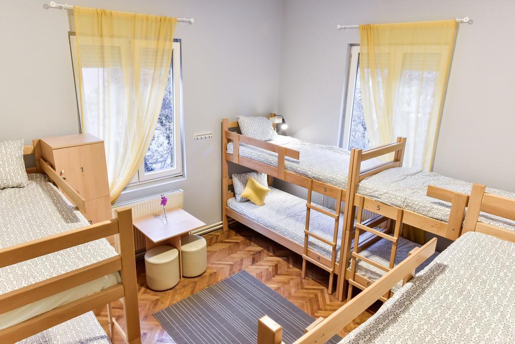 Get Inn Skopje Hostel ภายนอก รูปภาพ