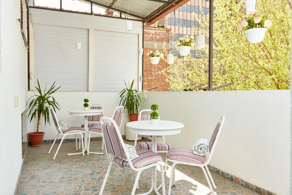 Get Inn Skopje Hostel ภายนอก รูปภาพ