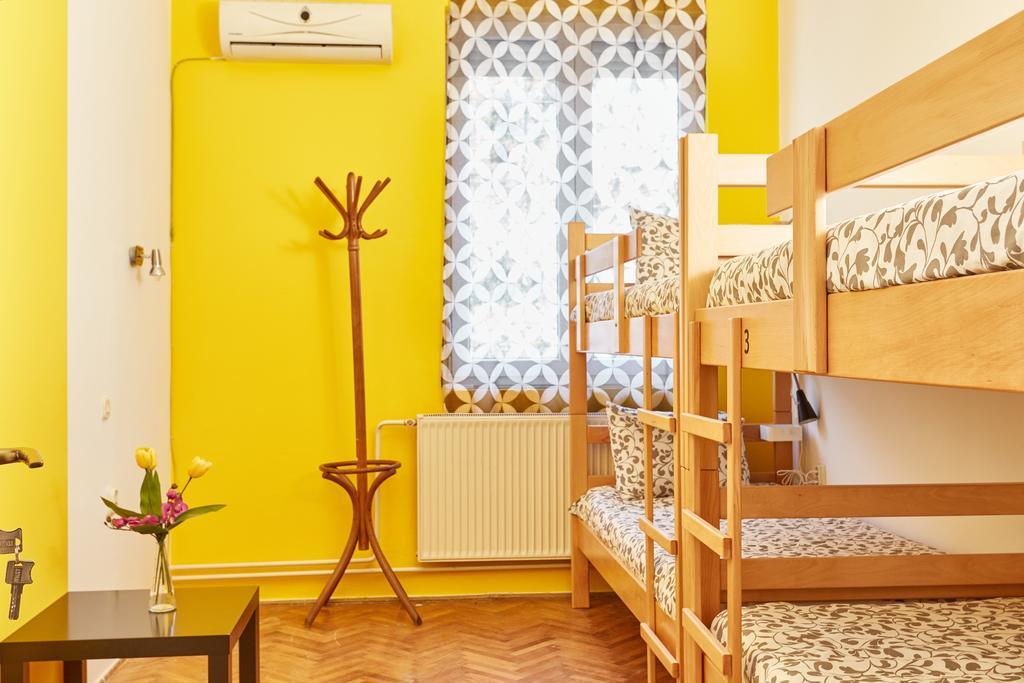 Get Inn Skopje Hostel ภายนอก รูปภาพ