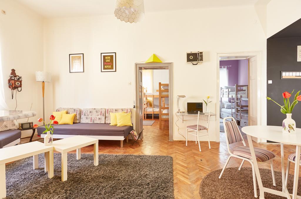 Get Inn Skopje Hostel ภายนอก รูปภาพ