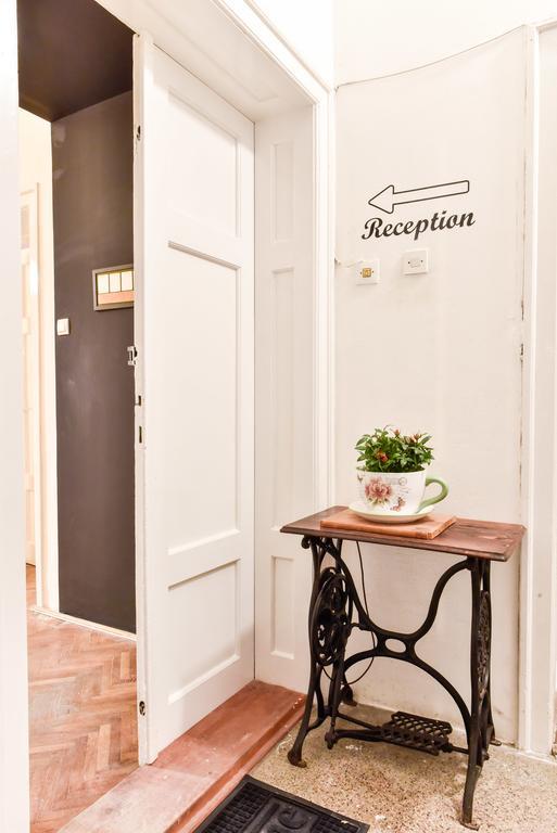 Get Inn Skopje Hostel ภายนอก รูปภาพ